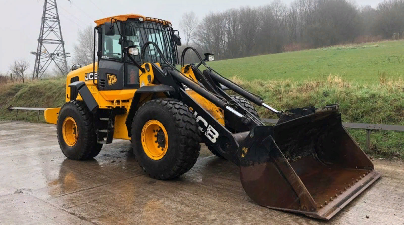 среднегабаритный фронтальный погрузчик JCB 417